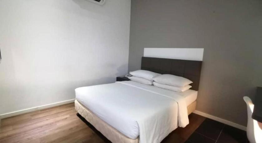 The Ardens Hotel - Austin Johor Bahru Buitenkant foto